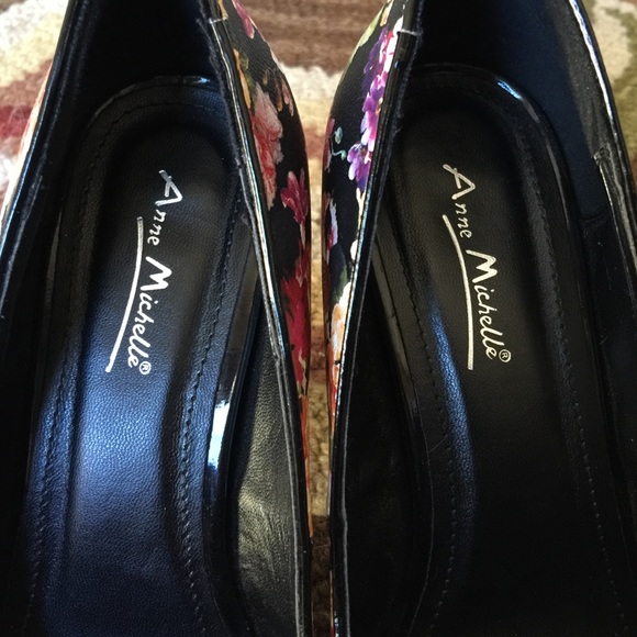 Anne Michelle Floral Pumps - Picture 3 of 4
